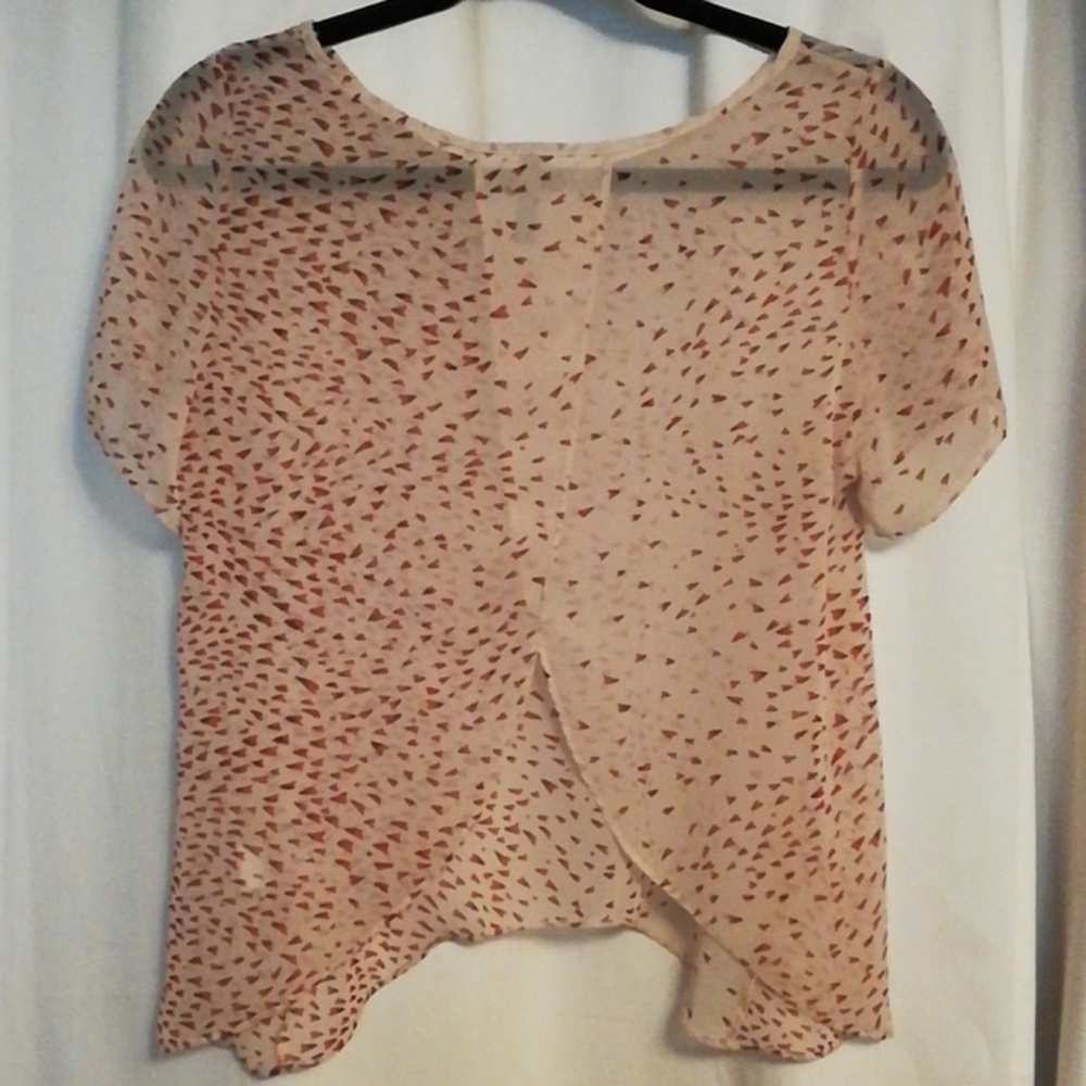 Open back blouse with ❤️ pattern - Picture 5 of 6